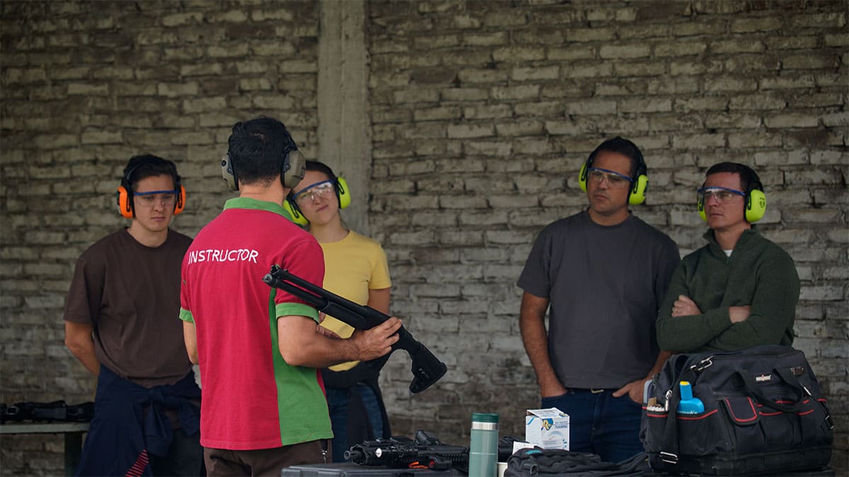 tiro con escopeta y revonver